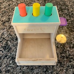 Lovevery Wooden peg drop from the looker play kit (11-12 month)